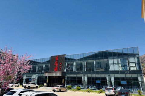 迭部苯日钦牡大酒店