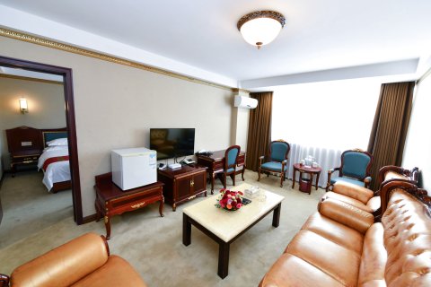 木里卡卓大酒店