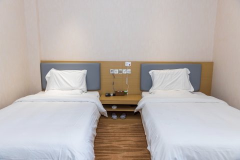 六盘水哒啦湖畔花园酒店