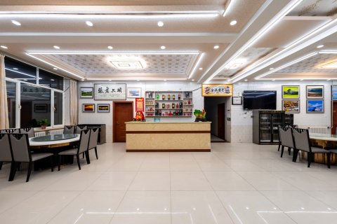 乌兰布统云游轻奢酒店