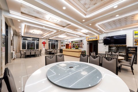 乌兰布统云游轻奢酒店