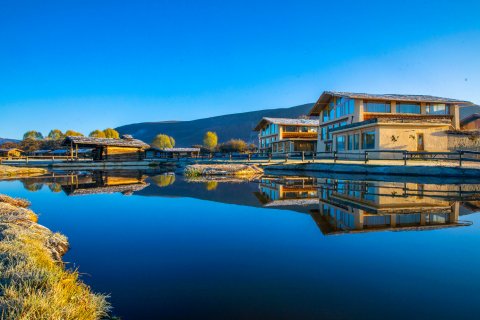 香格里拉十里雪山依拉海极景庄园(纳帕海依拉草原店)