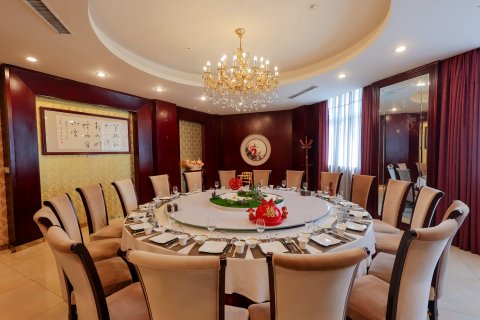 辉县尚泉臻品酒店(李时珍像店)