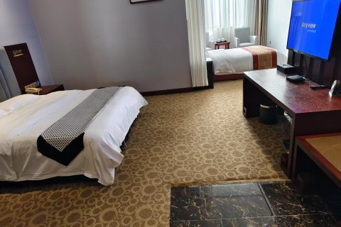 鹿城商务酒店(商南鹿城中学店)