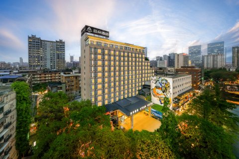 成都太古里河畔亚朵酒店