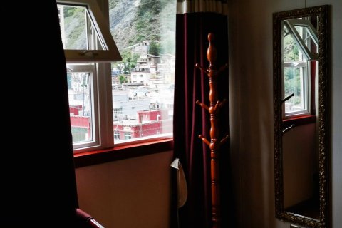 雅江尼达措商务酒店