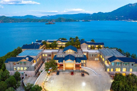 泸沽湖银湖岛大酒店