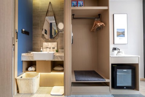 黄山屯溪新安江畔亚朵酒店