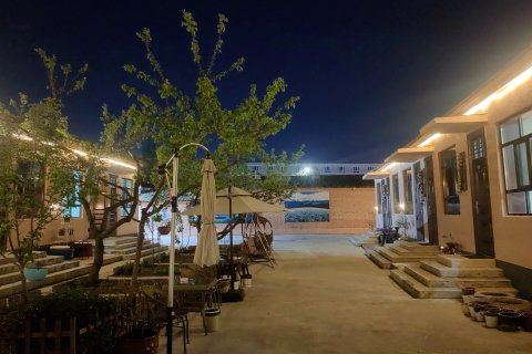 特克斯春舍民宿(八卦城之夜店)