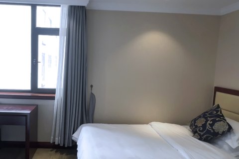 康定雪立方假日酒店