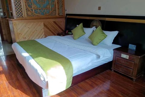 美程里酒店(香格里拉噶丹松赞林寺店)