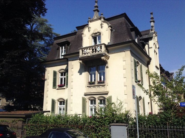 伯恩美丽别墅(Beauvilla Bern)