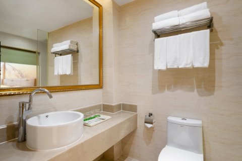 维也纳国际酒店(深圳石岩上屋地铁站店)