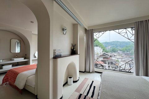 九野半山全景民宿(凤凰古城店)