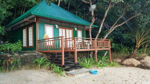 另类海滩小屋酒店(The Alternative Beach Cottages)