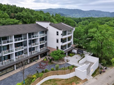 九华山楽屲内民宿