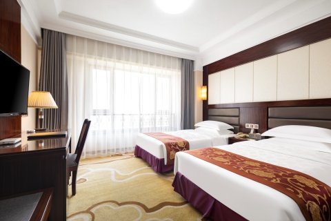 桓仁隆兴国际大酒店(音乐喷泉店)