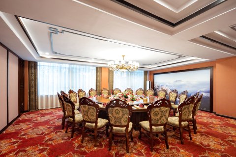 桓仁隆兴国际大酒店(音乐喷泉店)