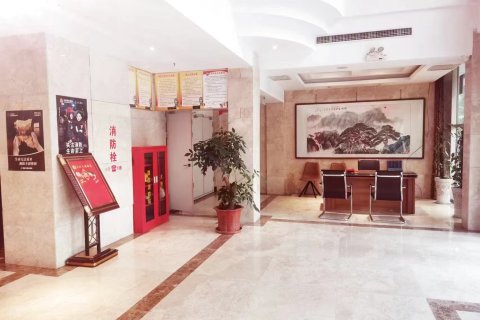 嘉鸿酒店(天汉湿地公园桥南广场店)