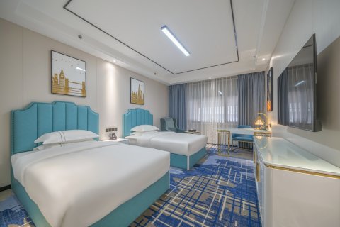 布尔津河畔艺墅假日酒店