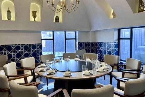 布尔津河畔艺墅假日酒店