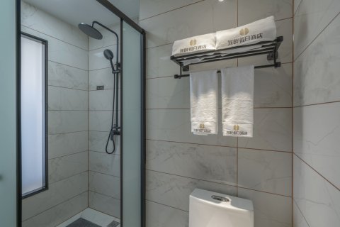 布尔津河畔艺墅假日酒店