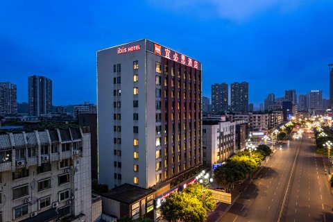 宜必思酒店(乐山张公桥美食街店)