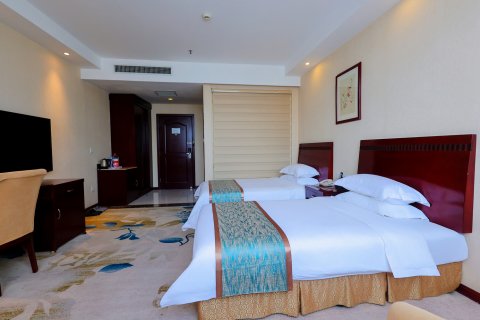 辉县尚泉臻品酒店(李时珍像店)