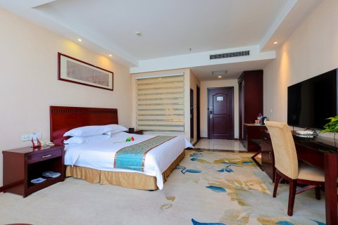 辉县尚泉臻品酒店(李时珍像店)