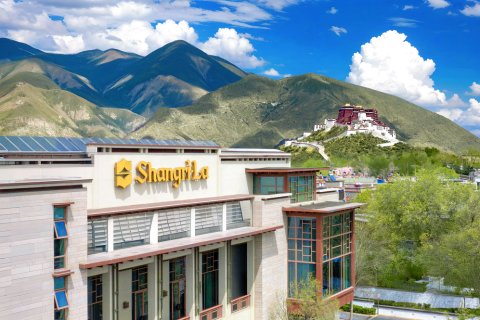 拉萨香格里拉大酒店