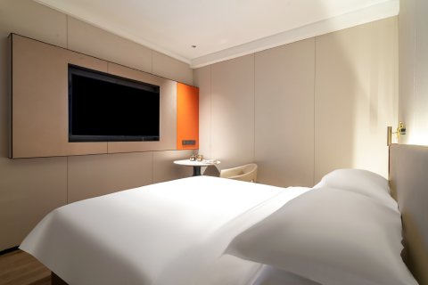 上海徐家汇八万人体育场趣栗酒店