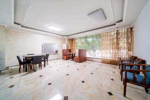 布伦达酒店(重庆花卉园地铁站店)