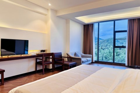 兴安依山伴水大酒店