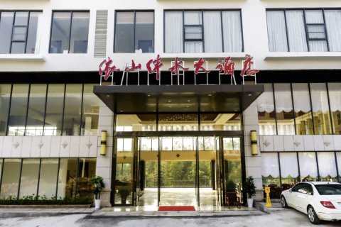 兴安依山伴水大酒店