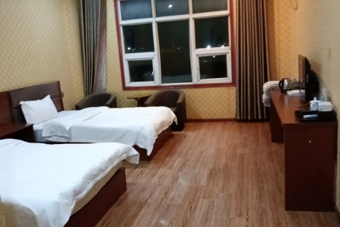 理塘轩源大酒店