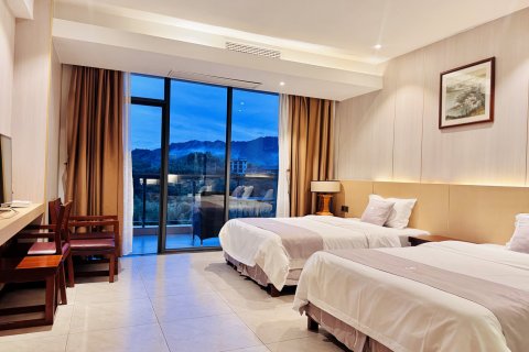 兴安依山伴水大酒店