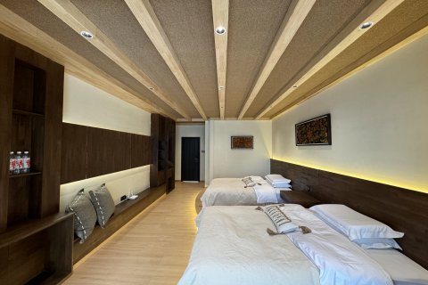 波密仁青庄园酒店