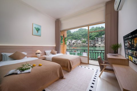 居山问水民宿(镇远古城祝圣桥店)