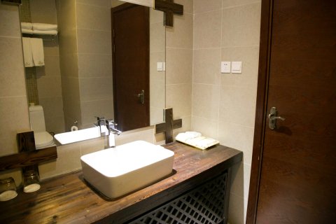 咸宁温泉谷大酒店(潜山国家森林公园店)