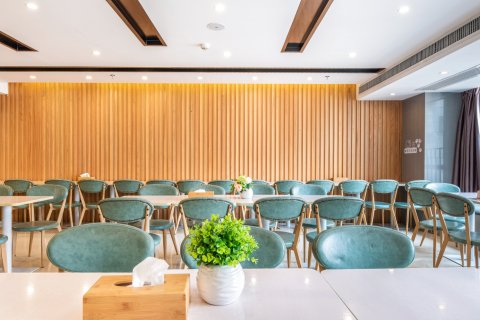 星呈酒店(贵阳花果园五里冲地铁站店)