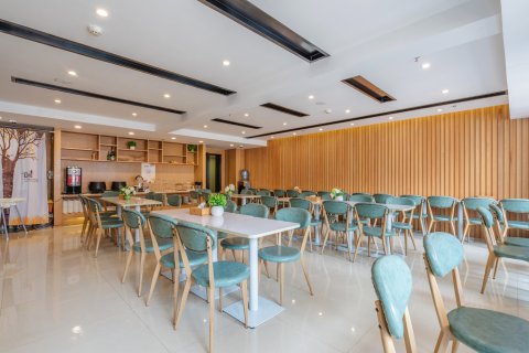 星呈酒店(贵阳花果园五里冲地铁站店)