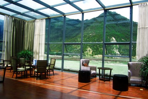 林芝岷山大酒店