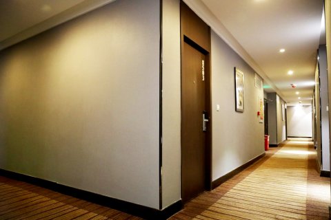 美达酒店(咸宁南站万达店)