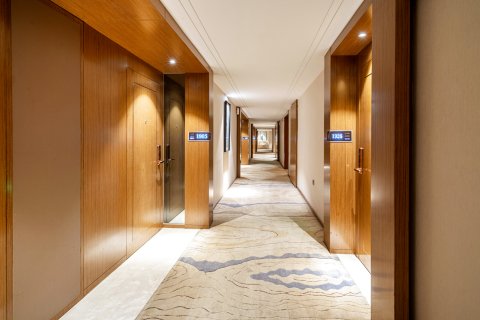 兴义国龙雅阁大酒店(穿云洞公园荷花巷步行街店)