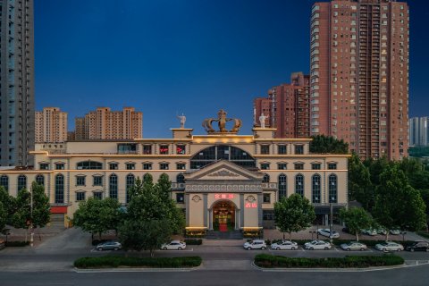 金唯越皇冠假日酒店(邢台学院店)