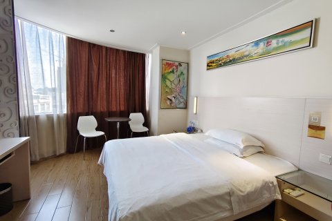 河池三月花时尚酒店(河池学院宜州汽车总站店)