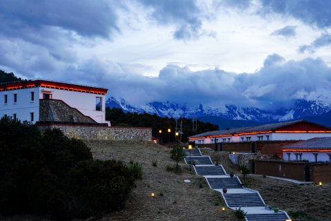 德钦高山别庄 · 梅里酒店