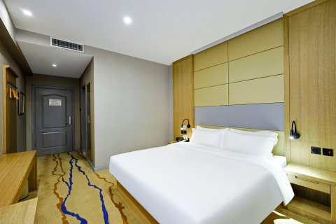 长白松智慧酒店(延吉延边大学网红墙东方水上市场店)