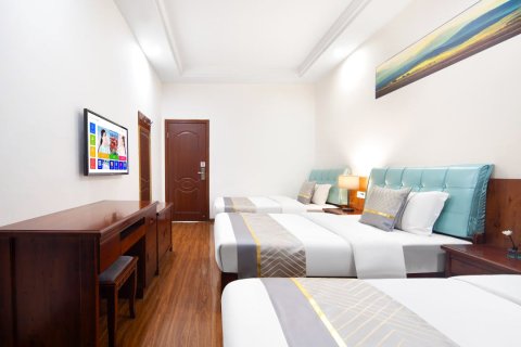 鸿运阁酒店(峨眉山旅游客运中心报国寺店)