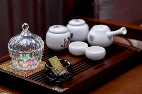 临沭菠萝树精品酒店